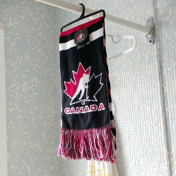 NWT Hockey Canada Scarf - Picture 1 of 2